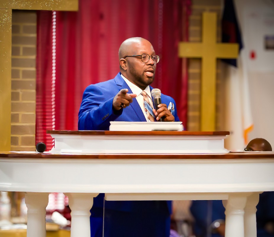 Pastor Lornell Lartman